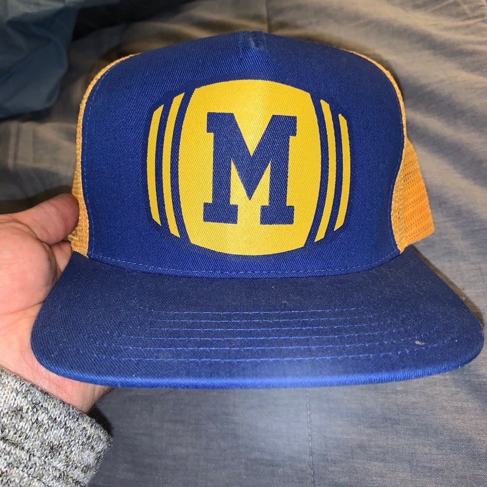 Like new Milwaukee Brewers SnapBack trucker hat